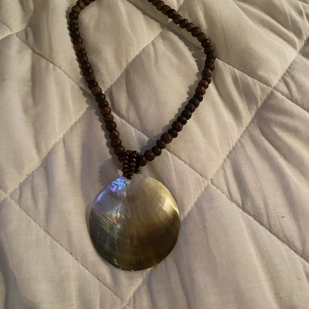 Elegant Brown Shell Pendant Necklace